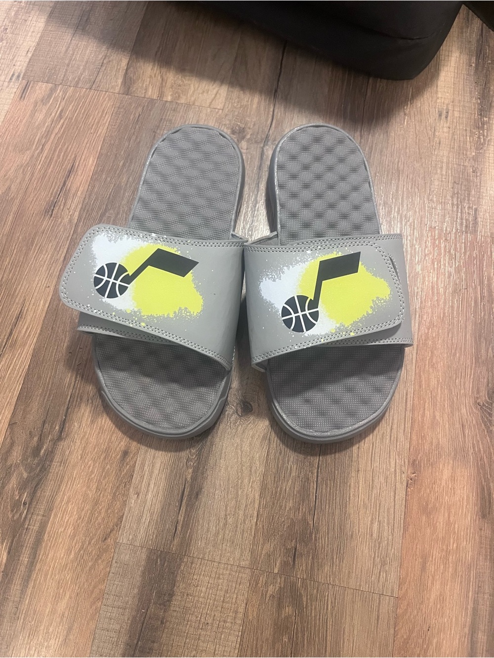 Women’s Utah jazz spray paint slides by islide (new) size 7
